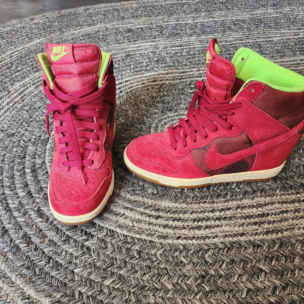 Nike Dunk Sky Hi red camo wedge sneaker 7.5